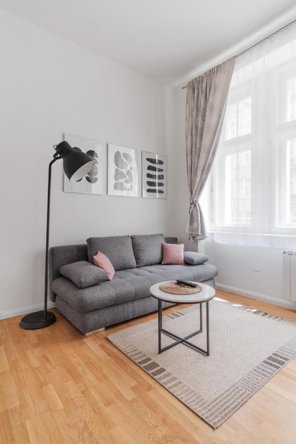 Luminous Apartment For 2 Near Wenceslas Square By Prague Days Esterno foto